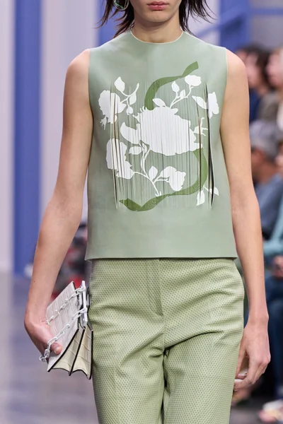 Look 32